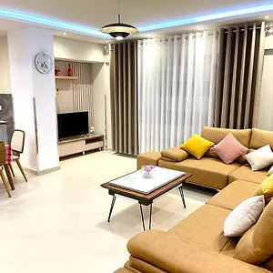 Отель Queen Isabella Premium, Влёра